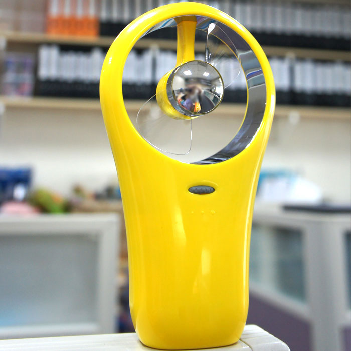 Battery power mini fan-The yellow like autumn leaves Show the figure 2